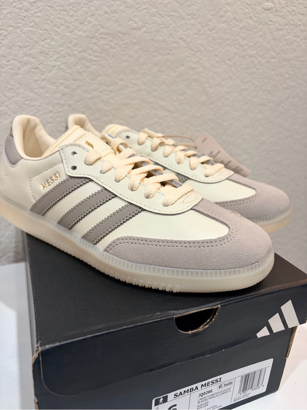 Size 6 Men’s - Lionel Messi x adidas Samba Indoor Soccer shoe Cream/ White new